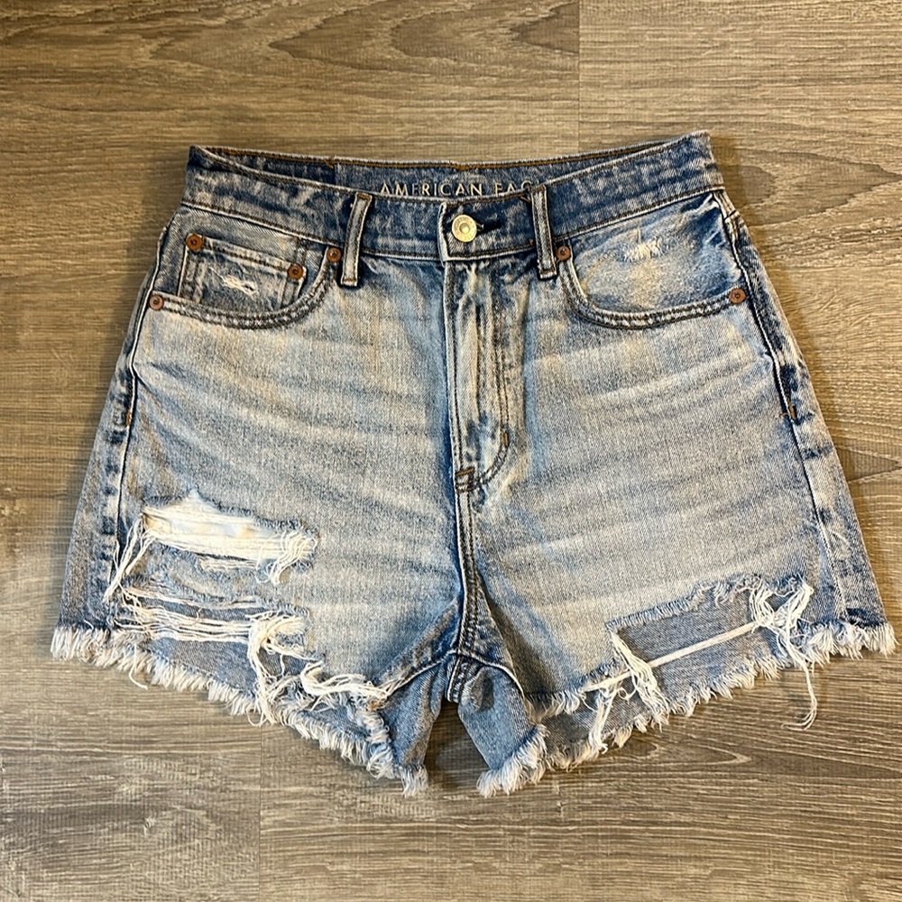 American Eagle Outfitters 90’s Boyfriend Shorts Women’s Size 4